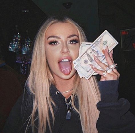 Tana Mongeau, King Kylie, Foto Poses, Girl Crushes, Aesthetic Photo, Bad Girl, Pink Aesthetic, Wall Collage, The Sims