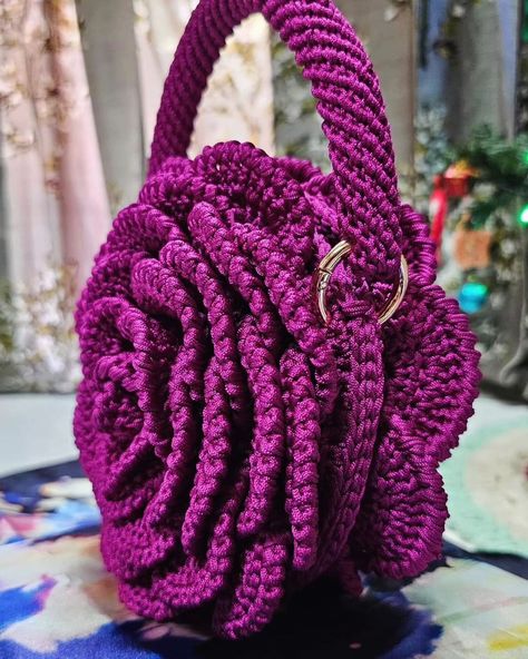 Mega Rose Bag Crochet. 100% handmade with ❤️. Crochet Rose Bag, Handbags Patterns, Rose Bag, Crochet Collection, Crochet Handbags Patterns, Crochet Rose, Bag Crochet, Crochet Bag Pattern, Crochet Handbags