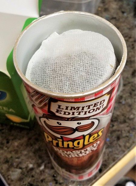 Uses for Pringles Cans | ThriftyFun Diy Pringles Can Ideas, Things To Do With A Pringles Can, Crafts With Pringles Cans, Uses For Pringles Cans, Diy Pringles Can Crafts, Pringles Can Ideas Decor, Pringles Can Ideas Diy, Upcycle Pringles Can, Craft From Pringles Can