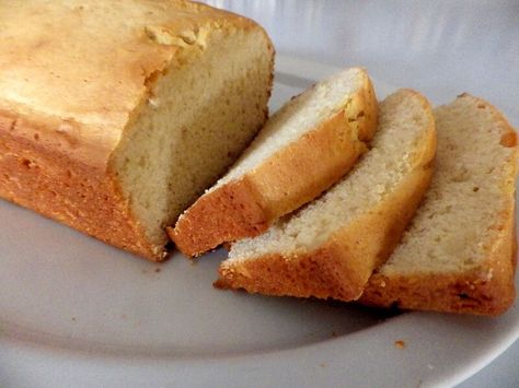 Nicely sweet with a crumbly texture. This is a classic dessert bread and is great with coffee or tea. It’s easy to make and like most batter breads uses baking powder in place of yeast. The Pound cake will rise in the machine as it approaches the end of the baking cycle. Bread Machine Mixes, Amish Bread Recipes, Bread Machine Recipes Sweet, Claire Thomas, Bread Making Machine, Bread Maker Recipes, Baking Cakes, Cookie Bar Recipes, Bread Maker