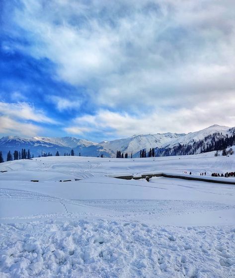 Gulmarg Kashmir Kashmir Background, Kashmir In Winter, Gulmarg Kashmir, Physics Formulas, Winter Quotes, Natural Playground, Cartoon Unicorn, Natural Pool, Snowman Crafts