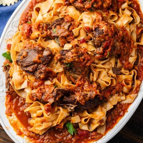 Cottage Cooking, Braised Beef Recipes, Italian Pot Roast, Pizza Sides, Leftover Pot Roast, Roasted Tomato Sauce, Italian Foods, Ethnic Food, Easy Italian