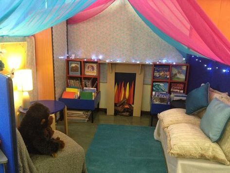 25 Dreamy Reading Corner Ideas Your Students Will Love Reading Corner Ideas, Reading Den, Reading Corner Classroom, Reception Classroom, Eyfs Classroom, Early Years Classroom, Corner Ideas, Classroom Layout, School Displays