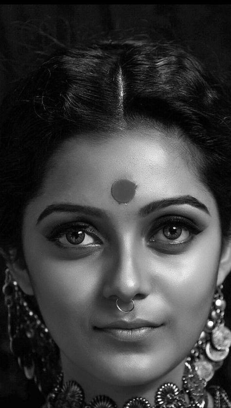 Indian Women Photography Portraits, Woman Face Photography Black And White, Black And White Portrait Reference, Indian Portrait Photography Faces, Potrate Photography, Portrait Reference Black And White, Indian Portrait Photography, Indian Woman Portrait, Indian Eyes