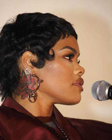 Tiana Taylor Short Hair, Teyana Taylor Mullet, Teyana Taylor Mullet Hairstyle, Teyana Taylor Tattoo, Teyana Taylor Pixie, Teyana Taylor Pixie Haircut, Teyana Taylor Aesthetic, Teyana Taylor Short Hair, Pixie Hawk