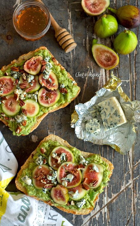 Toast With Figs, Breakfast With Figs, Fig And Cheese Toast, Cheese Avocado Toast, Figs Breakfast, Avocado Toast Recipe, Fig Fruit, Fig Recipes, Christmas Food Dinner