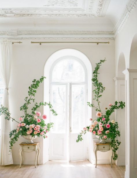 Fond Studio Photo, Ruangan Studio, Whimsical Wedding Inspiration, Wallpaper Wedding, Studio Backdrops Backgrounds, Spring Floral Arrangements, Studio Foto, Grass Wedding, Floral Arrangements Wedding