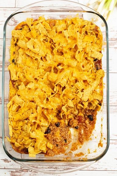 Frito pie is a classic casserole that combines delicious chili, cheddar cheese, and of course Fritos! The combination of crunchy, salty, cheesy, and spicy is an amazing one that your family will absolutely love! Pumpkin Lasagna Dessert, Healthy Chocolate Oatmeal, Frito Pie Recipe, Pumpkin Lasagna, Frito Pie, Pumpkin Mousse, Pumpkin Dishes, Sugar Free Pudding, Ground Chicken Recipes