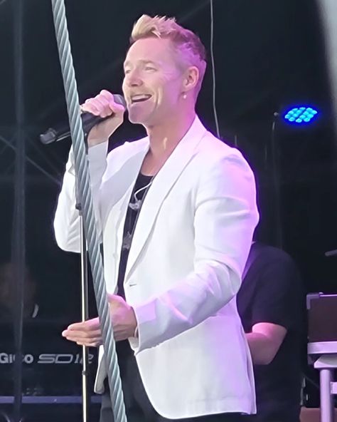 Felt so blessed to be able to pop 'down the road' to watch RONAN KEATING perform in a very beautiful, intimate setting (only about 1500 people!) Brilliant vibe and really nostalgic! #ronankeating #incrediblevibes Ronan Keating, Good Night Love Images, Love Images, The Incredibles, Music