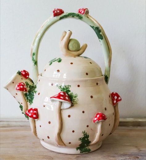 Cottagecore Ceramic Ideas, Cottagecore Pottery Ideas, Cottagecore Plates And Bowls, Clay Tea Pot Ideas, Mushroom Tea Set, Handmade Ceramic Tea Set, Ceramics Teapot Ideas, Tea Pot Clay, Cottage Core Ceramics