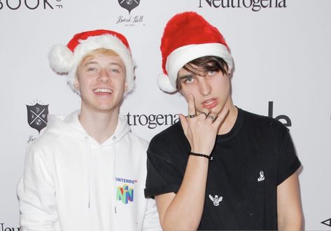 Sam And Colby Christmas, Samand Colby, Christmas Lockscreen, Trap House, Colby Brock, Sam And Colby, Friendship Goals, Colby, Funny Stuff