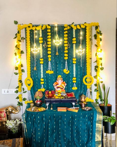 Latest Ganpati Decoration At Home, Ganesh Puja Decoration Ideas, Small Ganpati Decoration At Home, Ganeshji Decoration, Best Ganpati Decoration At Home, Indian Decor Diy, Diwali Shoot, Ganesha Making, Pooja Design