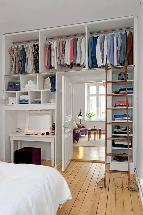 Picture of a makeshift closet placed over the doorway and the vanity space, with open shelves is a perfect way to save space in a tiny bedroom Makeshift Closet, Modern Bunk, Vanity Space, Modern Bunk Beds, Tiny Bedroom, Open Shelves, Wardrobe Design, New Living Room, Ways To Save