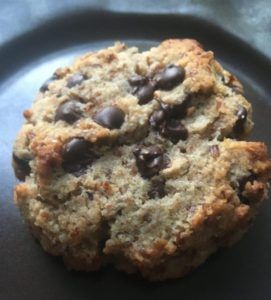 Keto Chocolate Chip Cookie Recipe, Keto Chocolate Chip Cookie, Cookie Crunch, Keto Cookie Recipes, Keto Chocolate Chip Cookies, Chocolate Chip Cheesecake, Keto Chocolate Chips, Thm Desserts, Keto Sweets