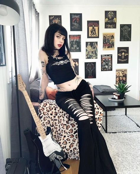 Goth Rockstar Outfits, Punk Rock Show Outfit, Slightly Goth Outfits, Cute Rockstar Outfit, Goth Music Festival Outfit, Cute Goth Summer Outfits, Goth Fashion Inspo Outfits, Gothic Date Outfit, Goth Outfit Inspo Summer