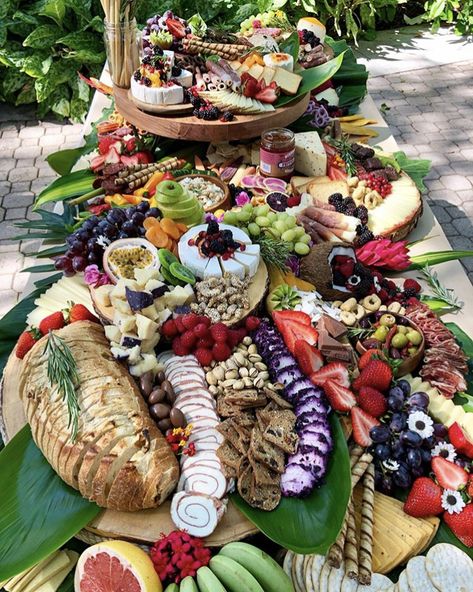 Wedding Appetizers, Snacks Appetizers, Charcuterie Inspiration, Charcuterie Platter, Party Food Platters, Charcuterie And Cheese Board, Party Platters, Food Displays, Grazing Tables