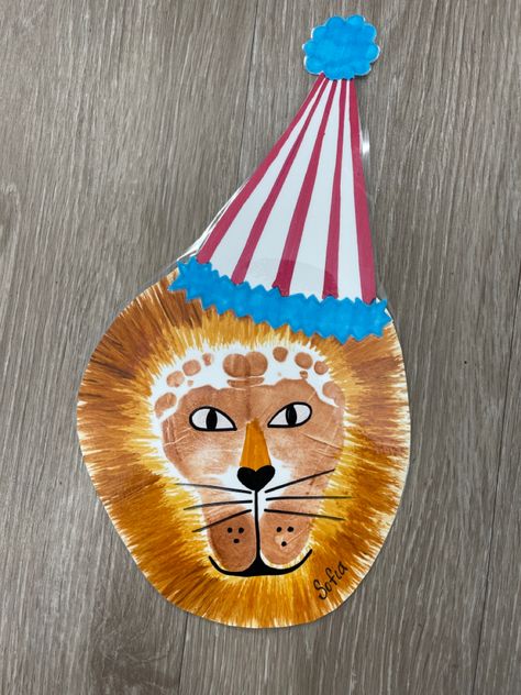 Infant Circus Crafts, Circus Theme Infant Art, Circus Infant Art, Circus Crafts For Infants, Circus Art For Infants, Circus Arts And Crafts For Toddlers, Carnival Art Projects For Kids, Zoo Animal Art For Infants, Circus Animals Crafts