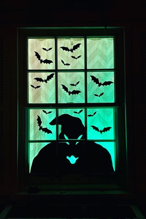 Diy Halloween Window, Halloween Window Display, Halloween Window Silhouettes, Window Silhouette, Halloween Window Decorations, Halloween Infantil, Nightmare Before Christmas Decorations, Halloween Outside, Casa Halloween