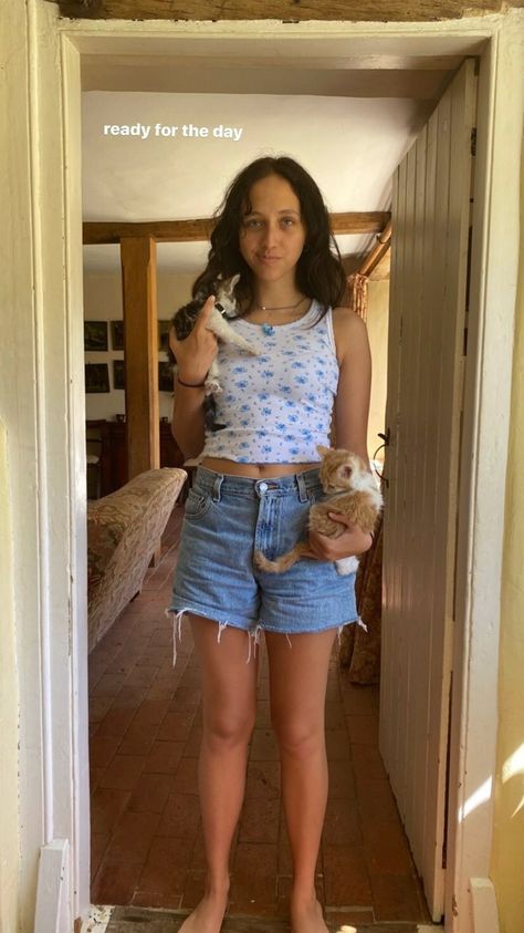 Elsie Richter, Pearls Outfits, Elsie Pearls, Off Duty, Overall Shorts, Fashion Inspo Outfits, Pretty People, Baby Clothes, Overalls