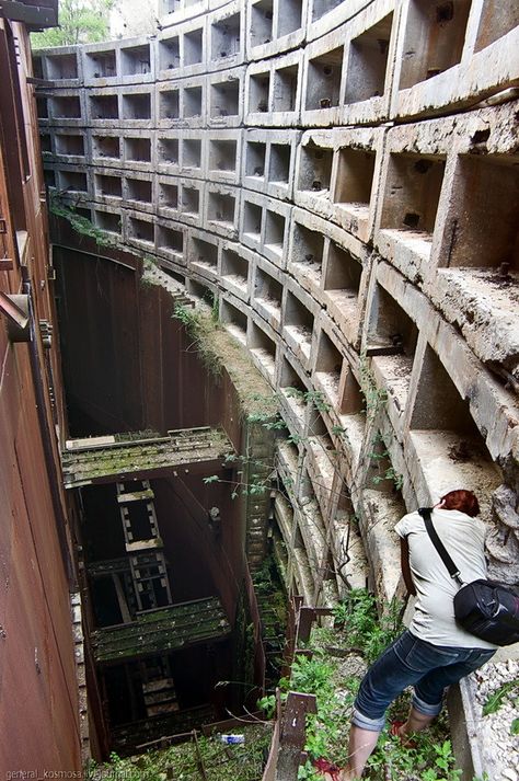 Abandoned Bunker, Underground Bunker, Urban Exploring, Abandoned House, Urban Exploration, Abandoned Buildings, Abandoned Houses, Old Buildings, Post Apocalyptic