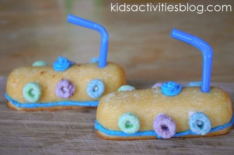 We made these as a snack for our kids as part of the "water" theme in preschool Ocean Snacks, Preschool Snacks, Edible Crafts, Yellow Submarine, School Snacks, Fun Kids Food, Food Crafts, Edible Art, Kids Snacks