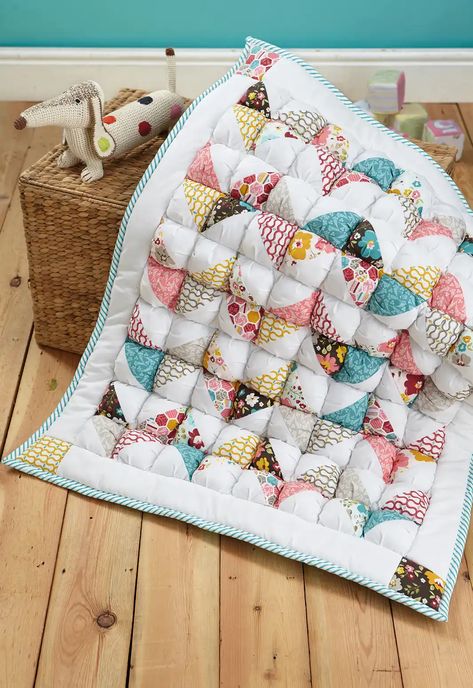 Easy Baby Quilt Patterns, Quilt Step By Step, Modern Fabric Prints, Puff Quilt Pattern, Puff Blanket, Biscuit Quilt, Baby Quilt Patterns Easy, Puff Quilt Tutorial, Puffy Quilt