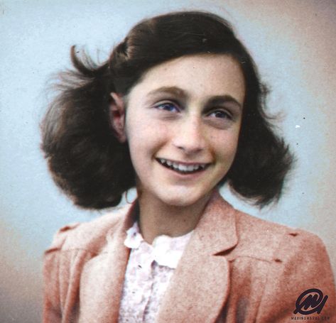 Marina Amaral's beautiful colourisation of a famous portrait of Anne Frank (1929-1945) that was taken in May, 1942. Margot Frank, Anne Frank Diary, Bergen Belsen, Diary Of Anne Frank, Anna Frank, Anne Frank House, Educational Platform, Amsterdam Holland, Protest Signs