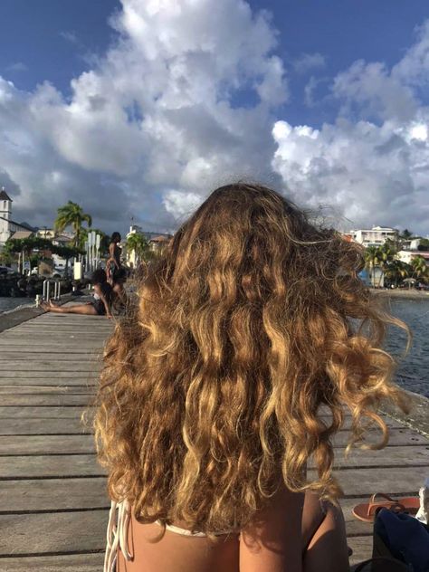 Wavy Curly Hair, About Hair, Wavy Hair, Hair Goals, Cute Hairstyles, Hair And Nails, Dreadlocks, Hairstyles, Long Hair Styles