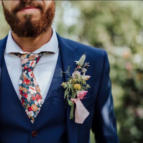 Daisy Hoban on Instagram: “What a scrummy little bunch of textures. This is how I like my buttonholes to look 👌 I'm not a big fan of the traditional single rose…” Groom Buttonhole, Blue Groomsmen Suits, Groom Blue Suit, Grooms And Groomsmen, Blue Groomsmen, Groom Buttonholes, Informal Weddings, Blue Suit Wedding, Flower Tie