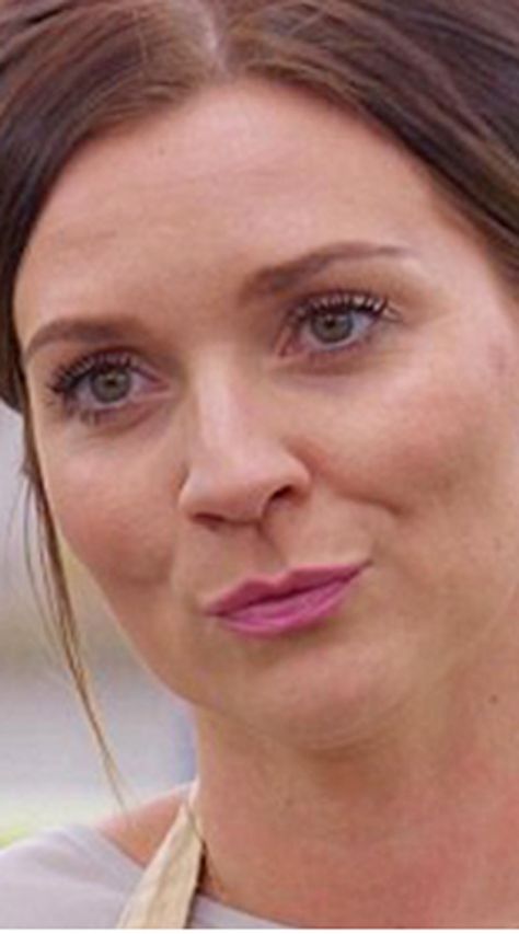 Wow. GBBO Great British Bake Off's Candice Brown has had a makeover, and she looks GORGEOUS...! Candice Brown, Eyebrow Products, Sparse Eyebrows, Great British Bake Off, Best Eyebrow Products, Great British, Haircut Ideas, The Thing, Pumpkin Pie