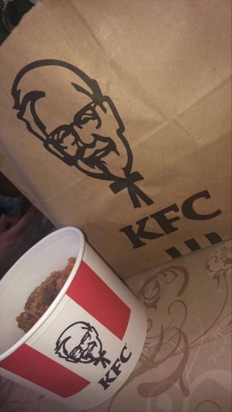 Pin by Larissa Berrido on Fake Story in 2021 | Kfc, Food drink photography, Instagram food Kfc Snap, Kfc Food, Snap Streak Ideas, Kfc Bucket, Snack Pictures, Khmer Food, Late Night Cravings, Fotografi Digital, Drink Photography