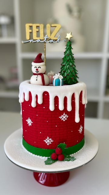 Christmas Birthday Cake, Mediterranean Homes Exterior, Cake Christmas, Christmas Cake Designs, New Year's Cake, Beautiful Birthday Cakes, Christmas Cake, Christmas Birthday, Cake Designs