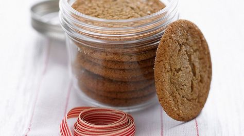 Chewy Molasses-Spice Cookies Cookies Molasses, Martha Stewart Cookies, Spice Cookie Recipes, Christmas Cookies Packaging, Cookies Packaging, Oatmeal Raisin Cookies Chewy, Popular Cookies, Classic Cookies Recipes, Molasses Cookies