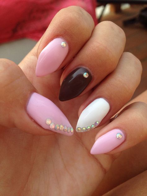 Neapolitan ice cream Nails Ice Cream, Nails Ice, Ice Cream Nails, Neapolitan Ice Cream, Inspired Nails, Cream Nails, Cute Summer Nails, Hair Dye Colors, Makeup Tools