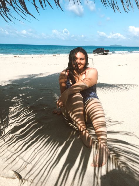 Plus Size Beach Poses Bathing Suits, Plus Size Beach Poses For Pictures, Vacation Picture Ideas Plus Size, Mid Size Beach Poses, Curvy Girl Posing Ideas Beach, Plus Size Beach Pictures, Plus Size Beach Photos, Plus Size Beach Photoshoot Poses, Vacation Poses Picture Ideas Plus Size