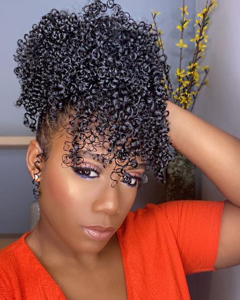 Pineapple Natural Hair, Natural Hair Updo Wedding, Pineapple Hairstyle, Wet And Wavy Hair, Natural Updo, Easy Everyday Hairstyles, Wavy Hair Extensions, Quick Natural Hair Styles, Money Savers