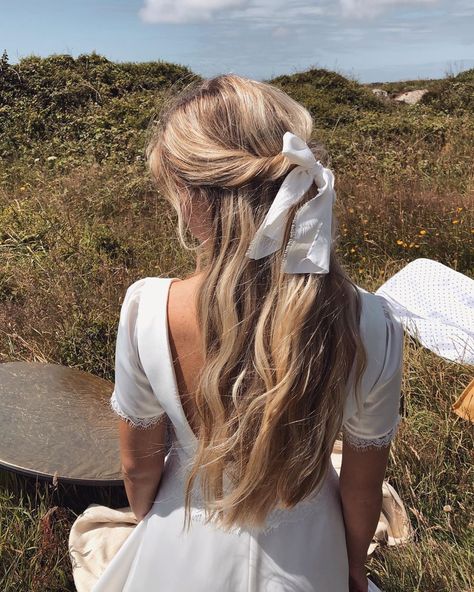 Half Up Blonde Hair, Half Up Half Down Wedding Hair Ribbon, Half Up Half Down Wedding Hair Bow, Half Up Half Down With White Ribbon, Wedding Extensions, White Bow Hairstyle Wedding, Blonde Hair Ribbon, Wedding Hairstyles Blonde, Relaxed Wedding Hair