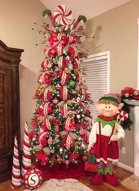 Elf Christmas tree #elf #candy #peppermint #christmas #decomesh #ribbon Elf Christmas Decorations, Candy Christmas Tree, Grinch Christmas Tree, Elf Christmas Tree, Christmas Tree Decorating Themes, Peppermint Christmas, Christmas Tree Decorations Diy, Christmas Tree Inspiration, Ribbon On Christmas Tree