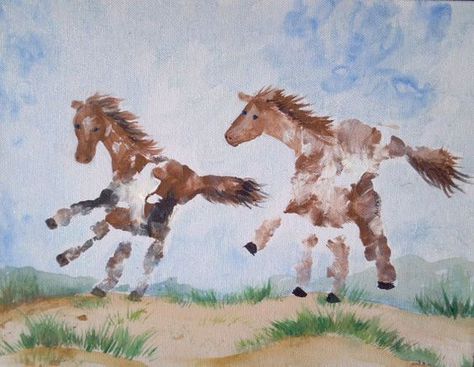 Horse Handprint Art...these are the BEST Hand & Footprint Ideas! Crafts Summer, Horse Club, Footprint Crafts, Horse Camp, Horse Crafts, Footprint Art, Handprint Crafts, Handprint Art, Western Theme