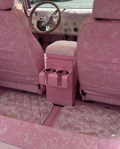 Bronco Aesthetic, Car Accessories Pink, Truck Aesthetic, Pink Car Interior, Car Upgrades, Car Cute, Pink Car Accessories, Barbie Car, Girly Car Accessories