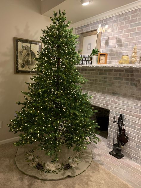 Christmas 2023, Green Christmas, House Designs, Dream Home Design, Style Ideas, Winter Season, Christmas Decoration, Bbc, Merry Christmas