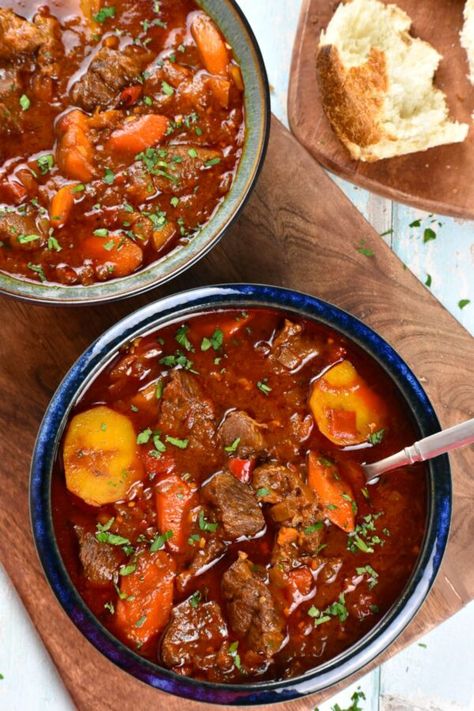 Vegetable Beef Soup Instant Pot, Beef Soup Instant Pot, Vegetable Beef Soup Recipes, Instant Pot Vegetable Beef Soup, Beef And Vegetable Soup, Soup Recipes Homemade, Hungary Food, Hot Beef, Hungarian Goulash