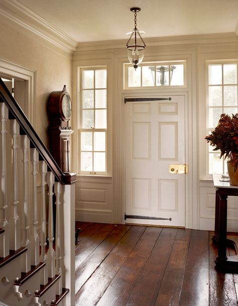 Farmhouse Colonial, Grace Farms, Colonial Farmhouse, Beautiful Entryways, Fresh Farmhouse, Casas Coloniales, Colonial Decor, Wooden Floors, Entry Hall