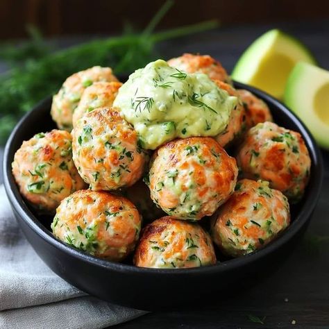 Chef Paula Deen👩‍🍳🥗🍝🇺🇸 | Baked Salmon Meatballs with Creamy Avocado Sauce | Facebook Baked Salmon Meatballs With Creamy Avocado Sauce, Salmon Meatballs Recipes, Salmon Meatballs, Bobby Flay Recipes, Creamy Avocado Sauce, Fresh Salmon, Salmon Skin, Avocado Sauce, Bobby Flay