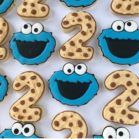 Summer Deepe on Instagram: “It’s only appropriate to wish the original Cookie Monster a happy birthday!! 🎉#happybirthdaycookiemonster . . . #summerssweetshoppe…” Monster Sugar Cookies, Caroline Birthday, Icing Biscuits, Designed Cookies, Bday Cookies, Cookie Monster Cookies, Seaseme Street, Flood Icing, Lincoln Birthday