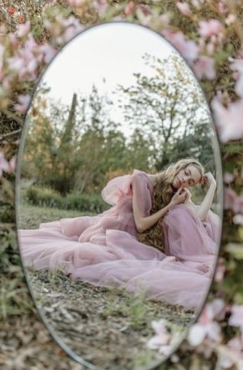 Tangled Inspired Photoshoot, Alice In Wonderland Shoot, Tangled Photo Shoot, Enchanted Forest Photoshoot Ideas, Enchanted Photoshoot Ideas, Fairytale Photoshoot Ideas, Bridgerton Inspired Photoshoot, Bridgerton Photoshoot Ideas, Fairy Theme Photoshoot