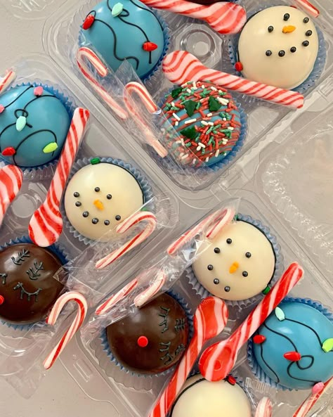 Christmas Hot Coco Balls, Hot Cocoa Bomb Gift Packaging Boxes, Christmas Hot Cocoa Bomb Decorations, Cocoa Bomb Gift Packaging, Christmas Themed Desserts, Creamy Hot Chocolate Recipe, Candied Grapes Recipe, Hot Chocolate Treats, Hot Chocolate Cocoa