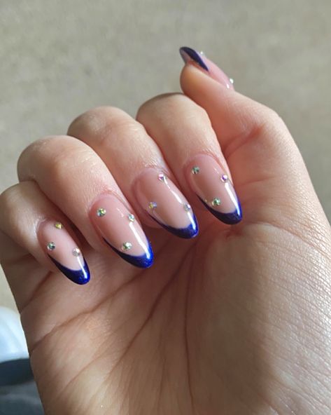 Blue acrylic nails French tip nails with sparkly gems 💎 Royal Blue Nails For Prom With Diamonds, Navy Blue Diamond Nails, Navy Blue Nails With Diamonds, Navy Blue Nail Inspiration, Nails Blue With Diamonds, Blue Sparkle Nails Almond, Navy Blue Gem Nails, Navy Blue Nails With Pearls, Blue And Silver Nail Designs French Tips