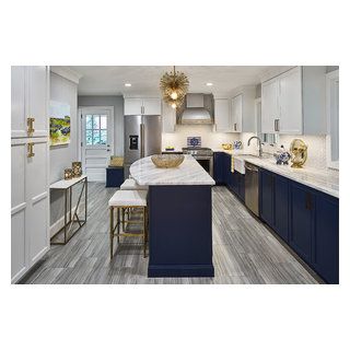 Deveron Drive Kitchen Remodel - Transitional - Kitchen - Charlotte - by ReVision Design/Remodeling | Houzz Shallow Pantry, Kitchen Examples, Contemporary Family Room, Transitional Kitchen, Family Room Decorating, Parade Of Homes, Home Additions, Kitchen Photos, New Home Construction