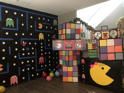 80s Theme Float Ideas, 80s Party Theme Ideas, 80s Theme Party Games, 80s Decorations, Decades Party, 70s Theme Party, 80s Party Decorations, Kid Birthday Outfits, 1980s Party